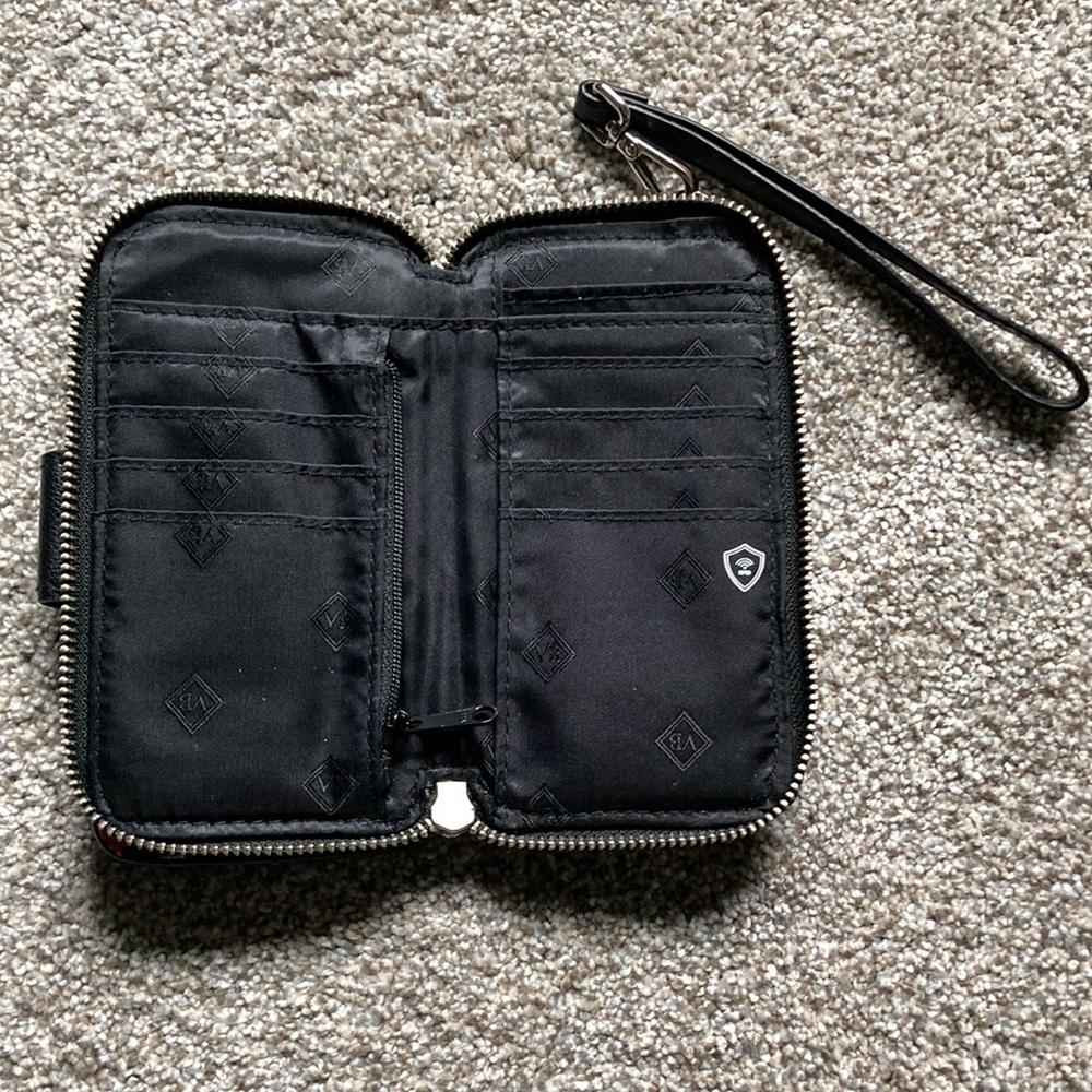 Vera Bradley iPhone 7 (and similar) wristlet - Picture 3 of 3